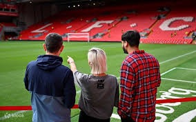 足球场上的风，吹起少年的梦与热爱。开云播报